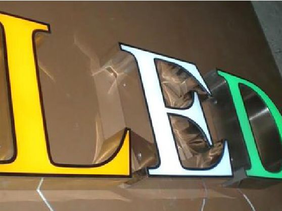 渝中区介绍LED招牌的基础知识。